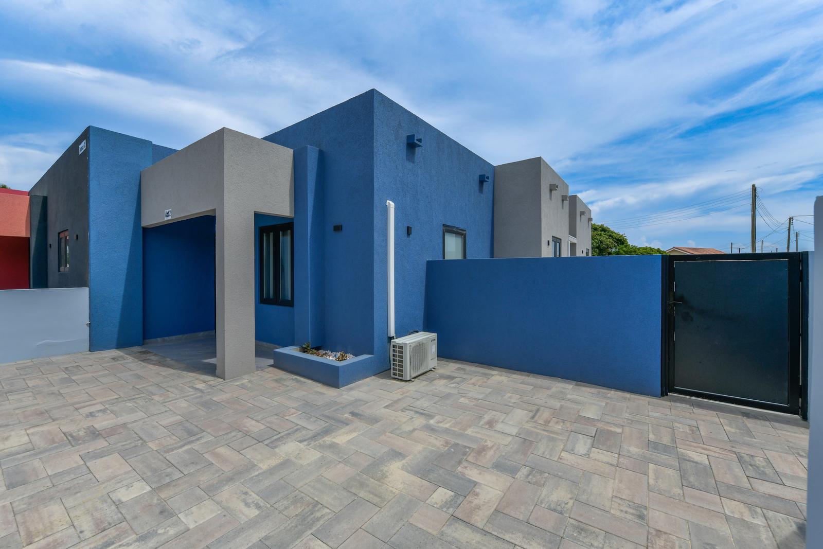 Spacious Dual-Apartment Property with Pools in Brusca — photo 3