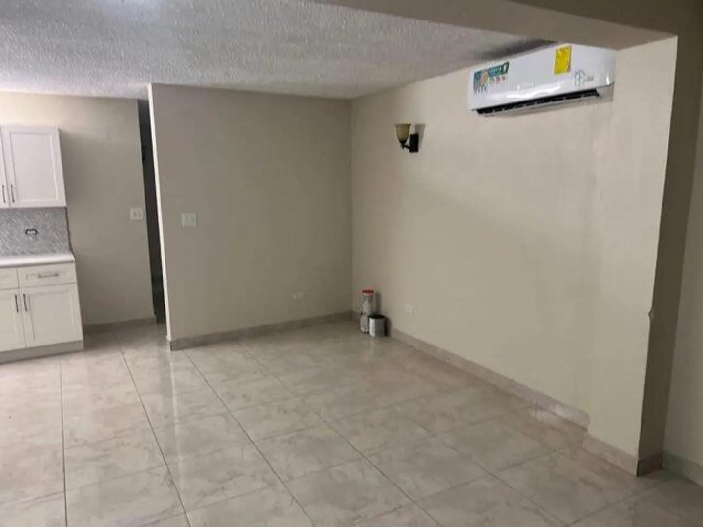 1 Bed 1 Bath Apartment in Altona & Welgust — photo 2