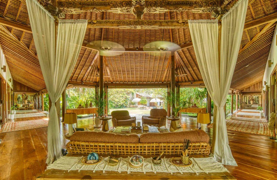 Modern-Classic 6 bedroom Villa Steps from Berawa Beach — photo 4