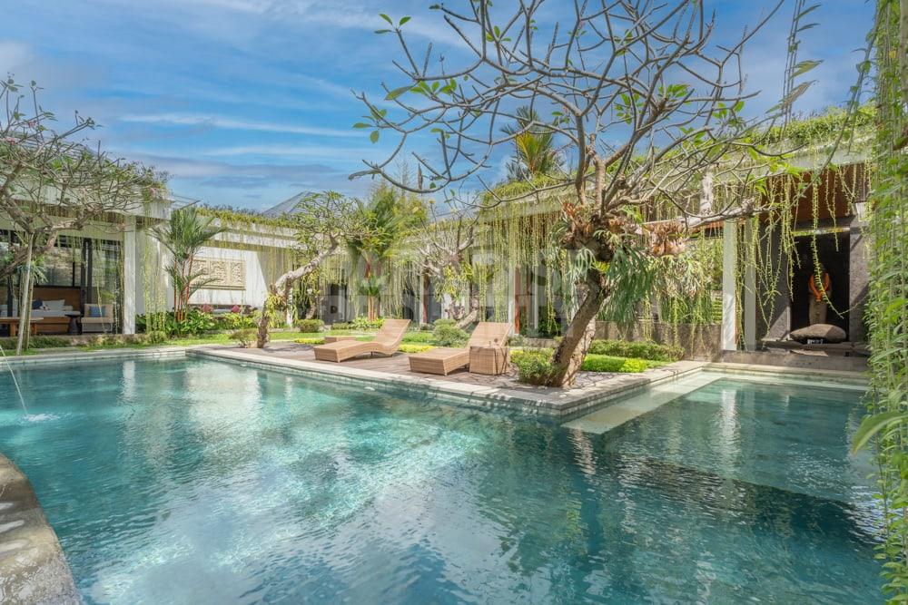 Luxurious 4-Bedroom Villa with Infinity Pool and Jungle Views, Minutes from Downtown Ubud — photo 2