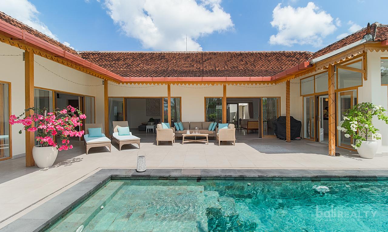 Idyllic Traditional Three-Bedroom Villa with Rice Field Views in Padang Tawang, Canggu — photo 3