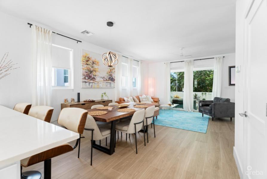 Periwinkle 2BR Townhome + Studio — photo 2