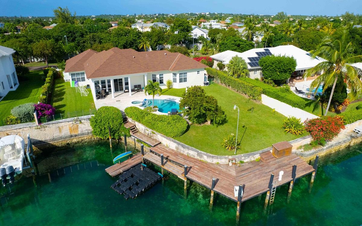 4 Bedroom Canal Front House for Sale, Port New Providence, Yamacraw, New Providence, Bahamas — photo 2