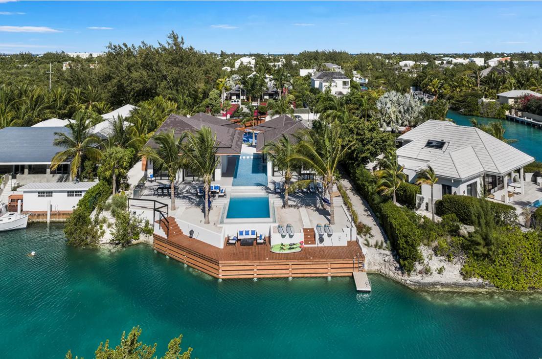 Aqua Solis Villa 5BR Canalfront — photo 1