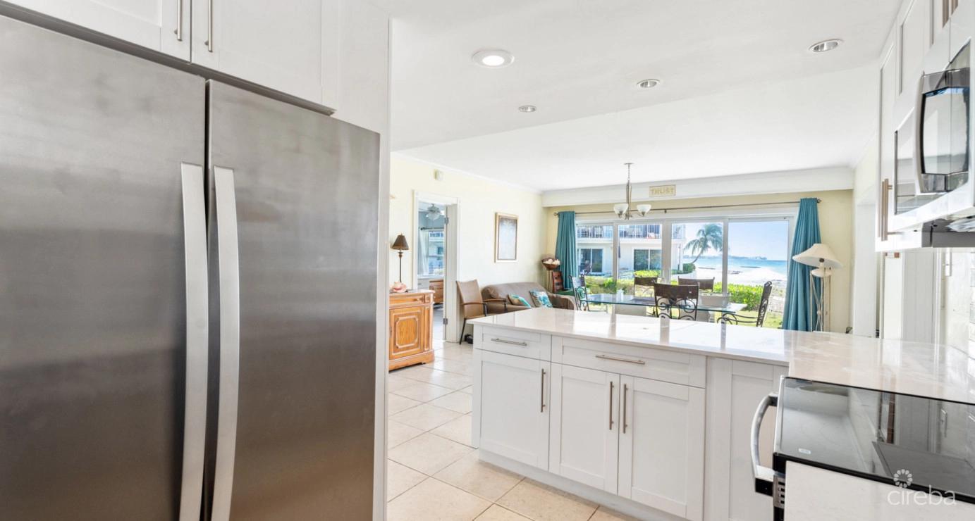 3 bedroom property for sale — Grapetree #7 Beachfront (renovated Gf 3 Bed / 3 Bath) in the Cayman Islands — photo 5