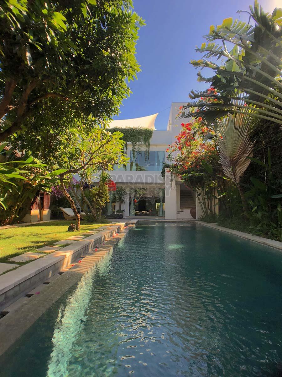 Modern Javanese with Moroccan Rooftop Villa — photo 3