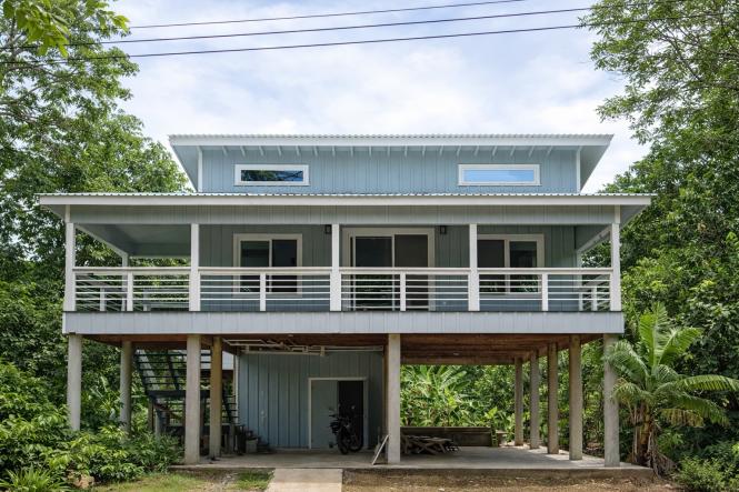 Turnkey Modern Home in Utila’s Lush Peaceful Hillside — photo 1
