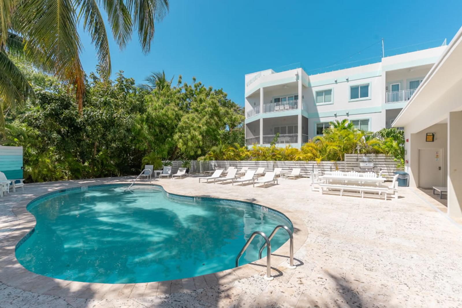 4 Bedroom Condo for Sale - Boggy Sands Club, Seven Mile Beach, Grand Cayman — photo 1