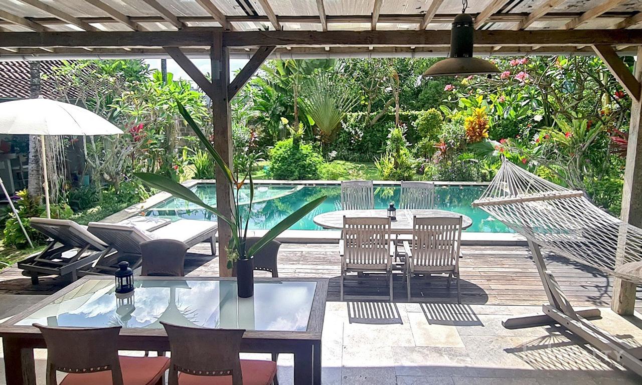 Traditional Boho Chic 5 Bedroom Villa With Tropical Scenery In Canggu — photo 3