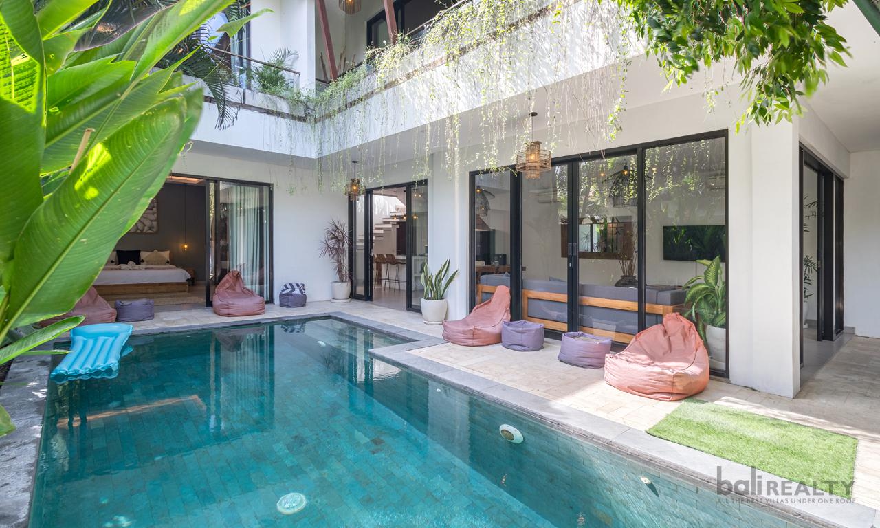 Freehold Three Bedroom Villa in Central Seminyak, Walk to Beach Location - 2856 — photo 4