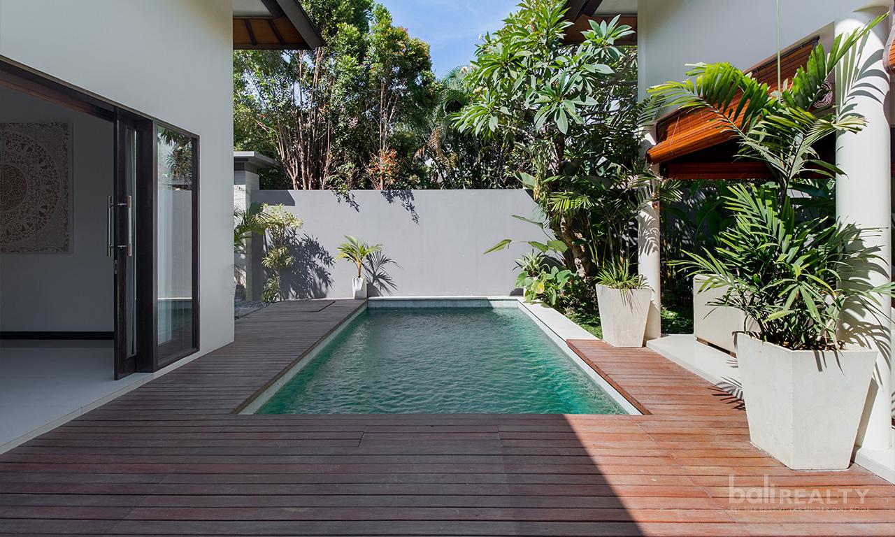 Cozy Two-Bedroom Freehold Villa in a Secure Umalas Complex — photo 4