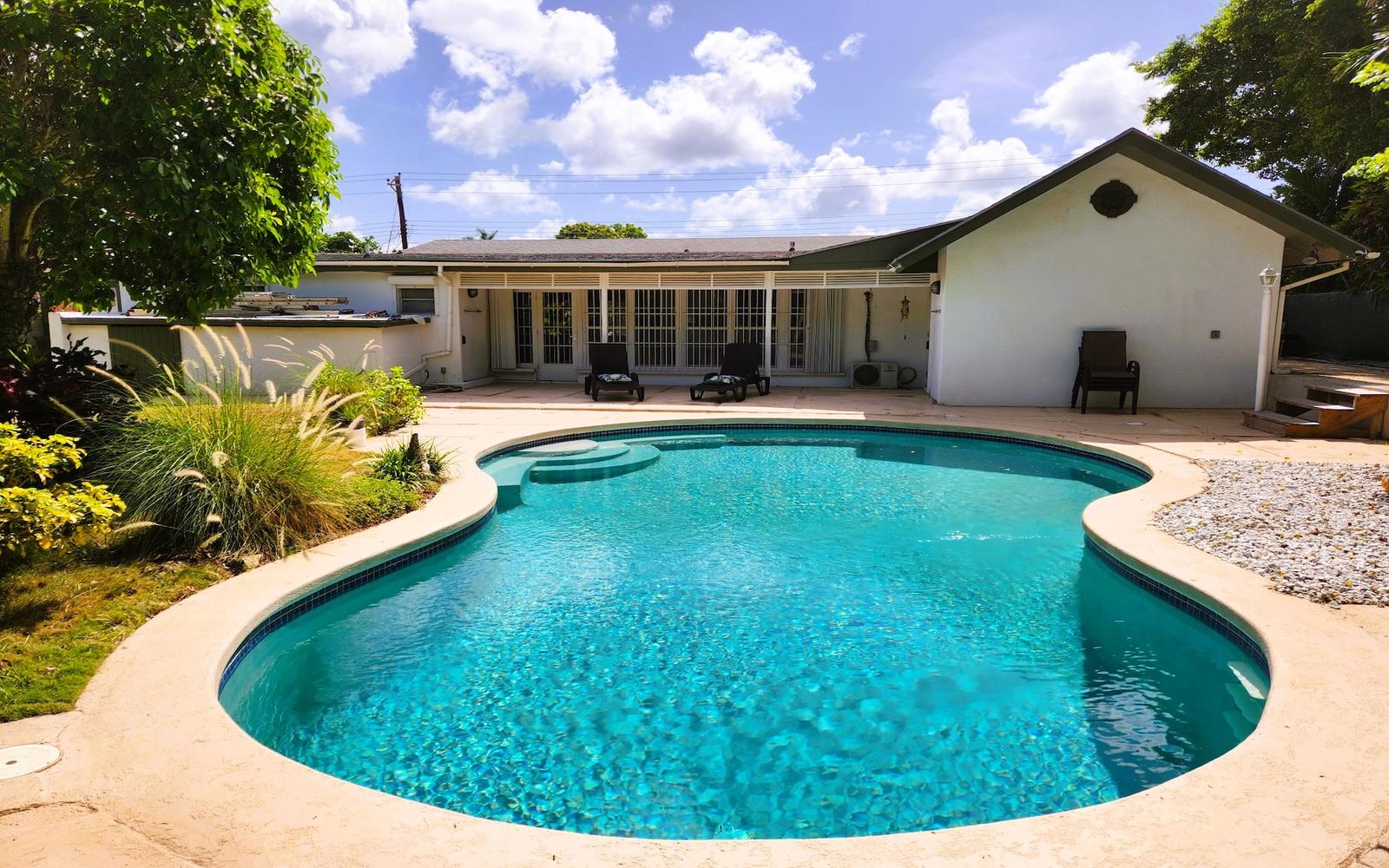 3 Bedroom Home for Sale, Highland Park, New Providence, Bahamas — photo 1
