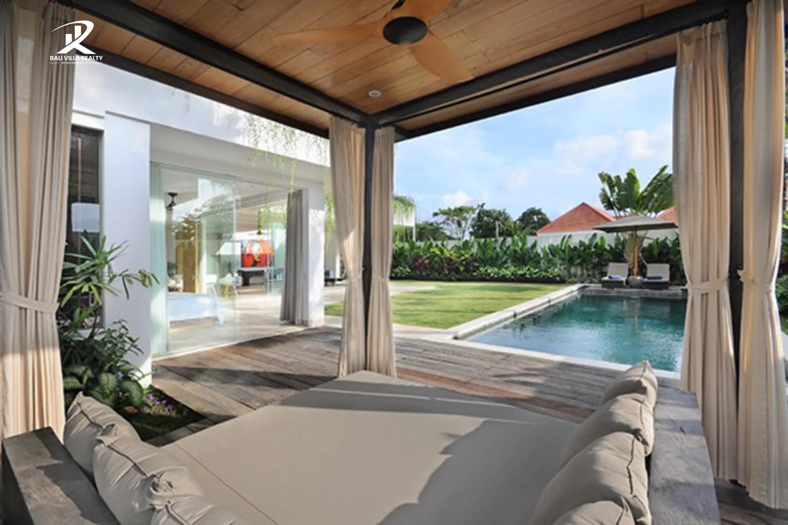 Contemporary 5 BR Luxury Estate in Prime Canggu for Sale Leasehold — photo 3