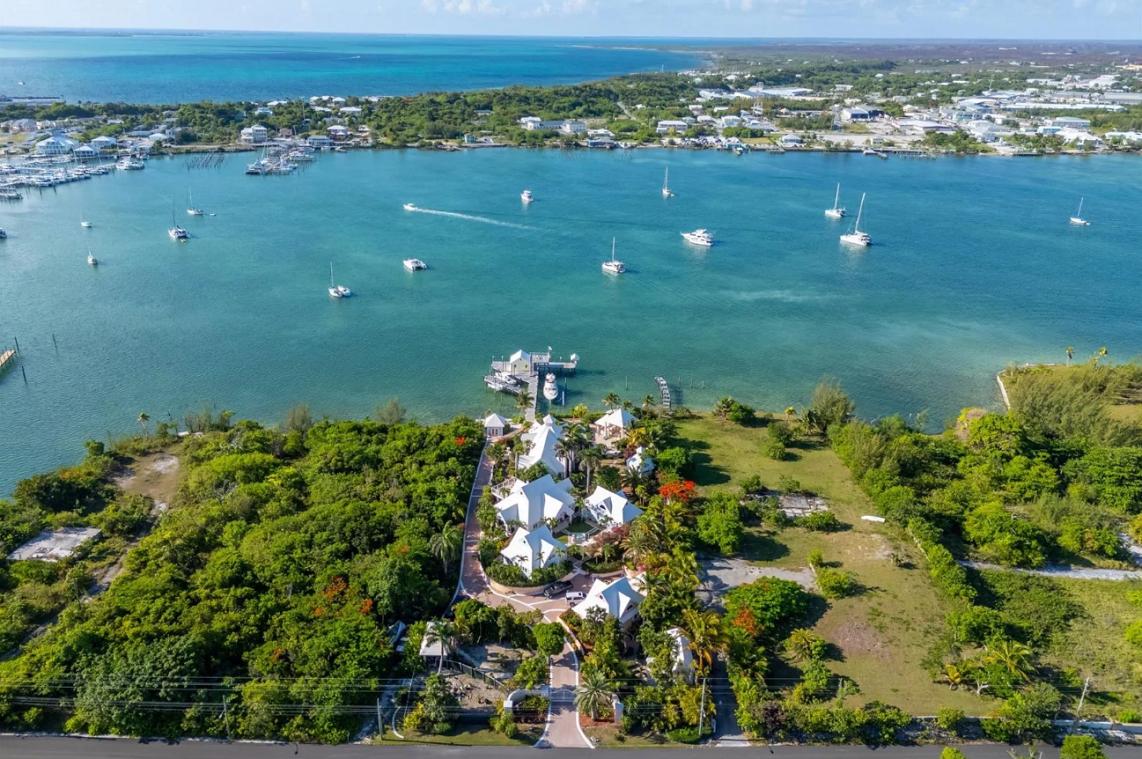 Villa Tatutina Marsh Harbour 10BR — photo 2