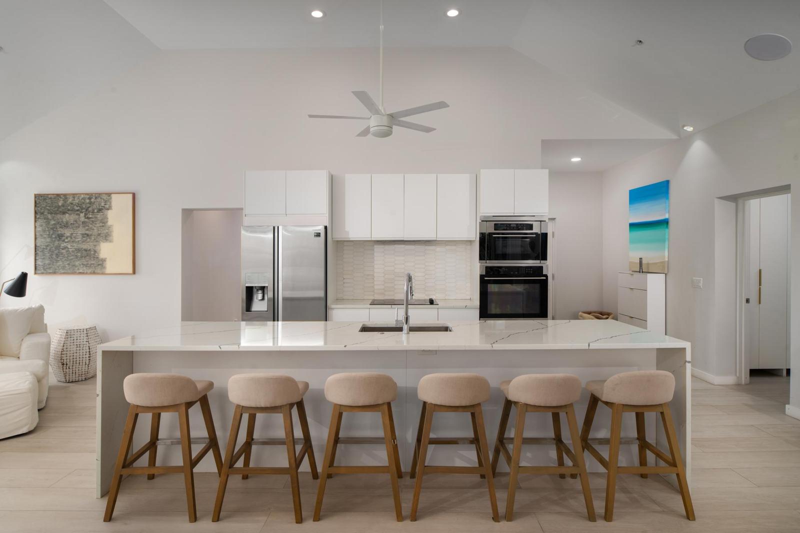 2-bedroom penthouse in Turtle Cove, Turks and Caicos Islands — photo 4