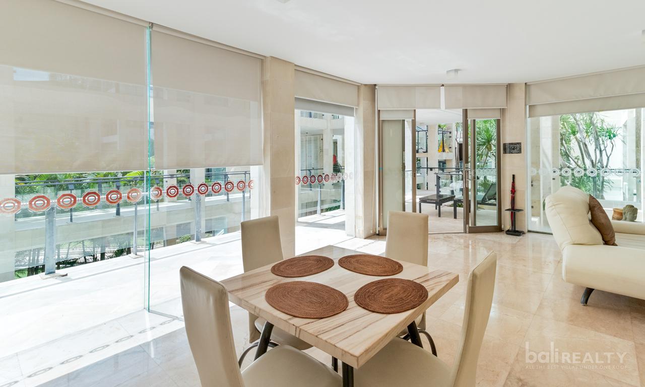 Super Spacious 1 Bedroom Apartment Located on the Beachfront at Double Six Beach, Legian — photo 4
