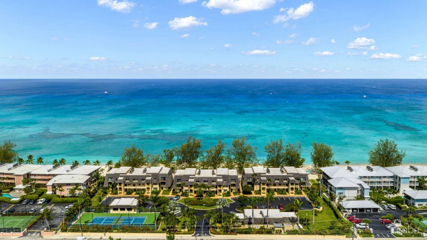 2 bedroom property for sale — Britannia Kings Court 2bed With Dock in the Cayman Islands — photo 1