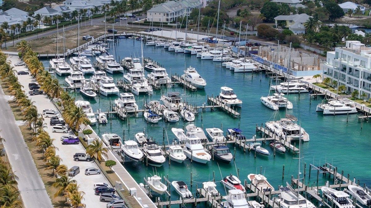 76/77 PALM CAY MARINA — photo 5