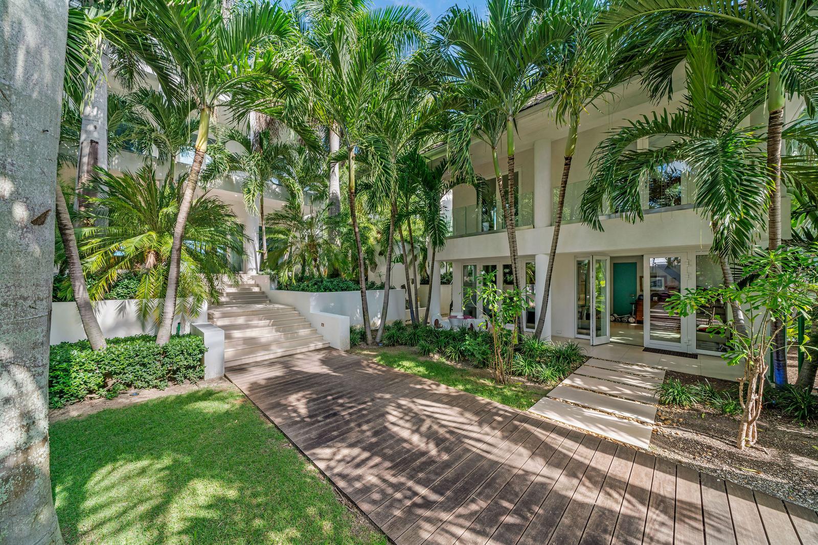 7 Bedroom Beachfront Villa on Paradise Island — photo 4