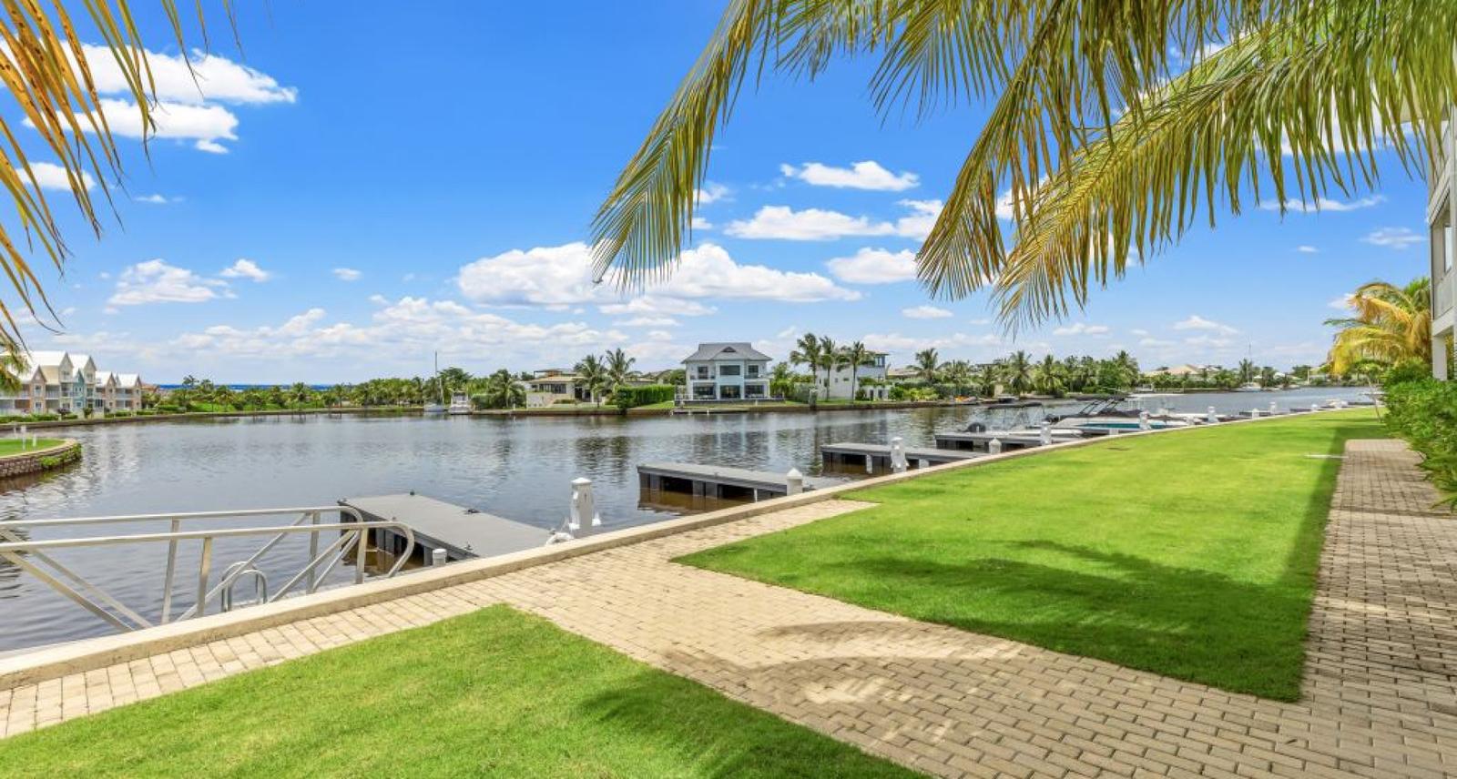 Beautifully Appointed Condo with Garage & Boat Dock — photo 4