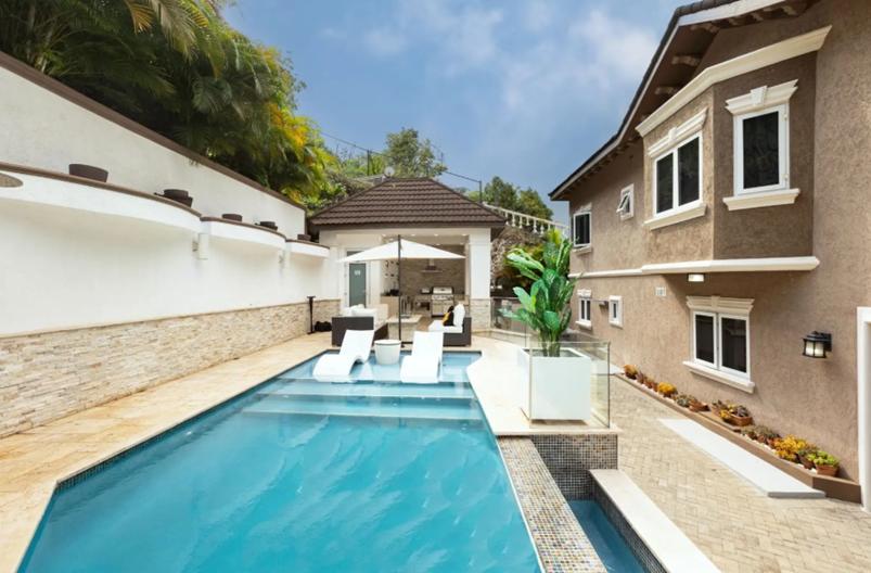 Kingston Modern 5BR Aris Ave. Villa — photo 2
