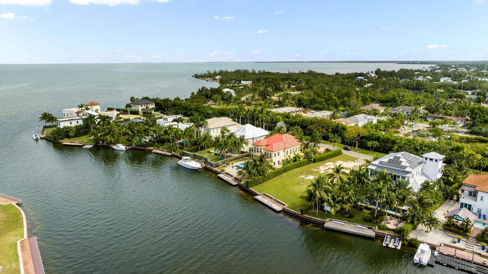 5 Bedroom Luxury Waterfront Home for Sale, Bimini Drive, Grand Harbour, Grand Cayman — photo 4