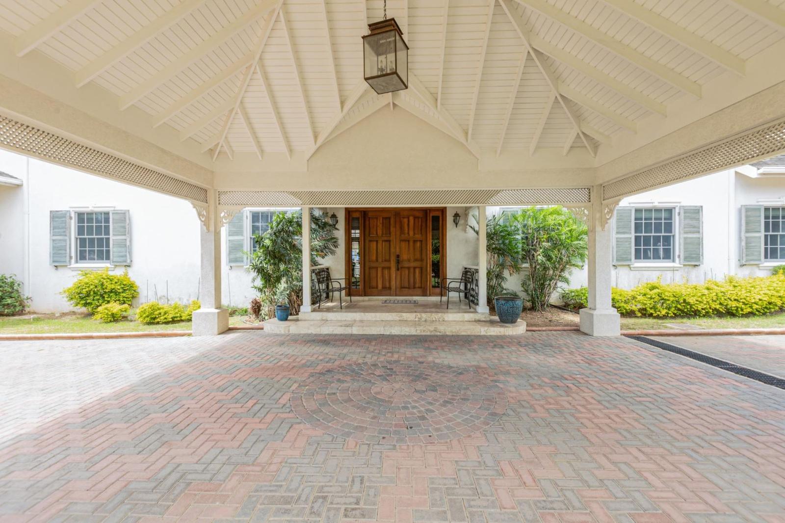 4 Bedroom Luxury House for Sale, 1 Montrose Road, Kingston 10, Jamaica — photo 2