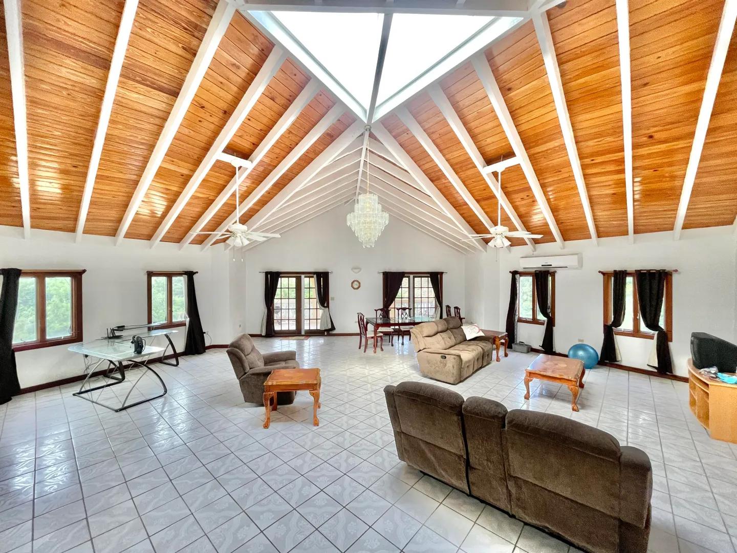 5 Bed 4 Bath 4,540 Sqft Home — photo 3