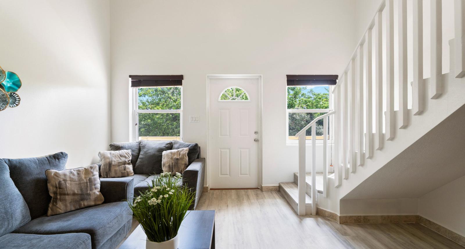 Freehold - Turnkey, Refreshed & — photo 4