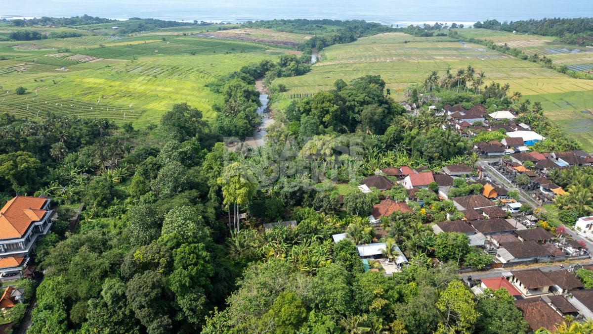 Freehold Riverfront Land, 3,000 m² in Kelating, Tabanan — photo 2
