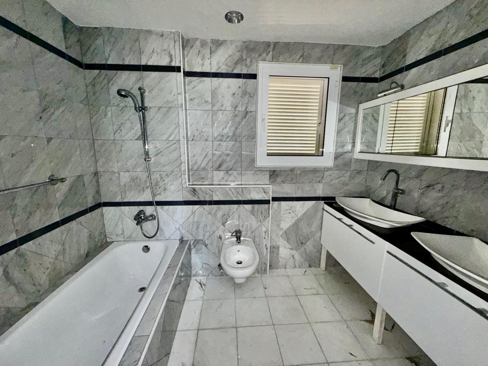 4 bedroom Apartment for sale - 4B GUNPORT BLVD RENTAL in Grand Bahama, The Bahamas — photo 5