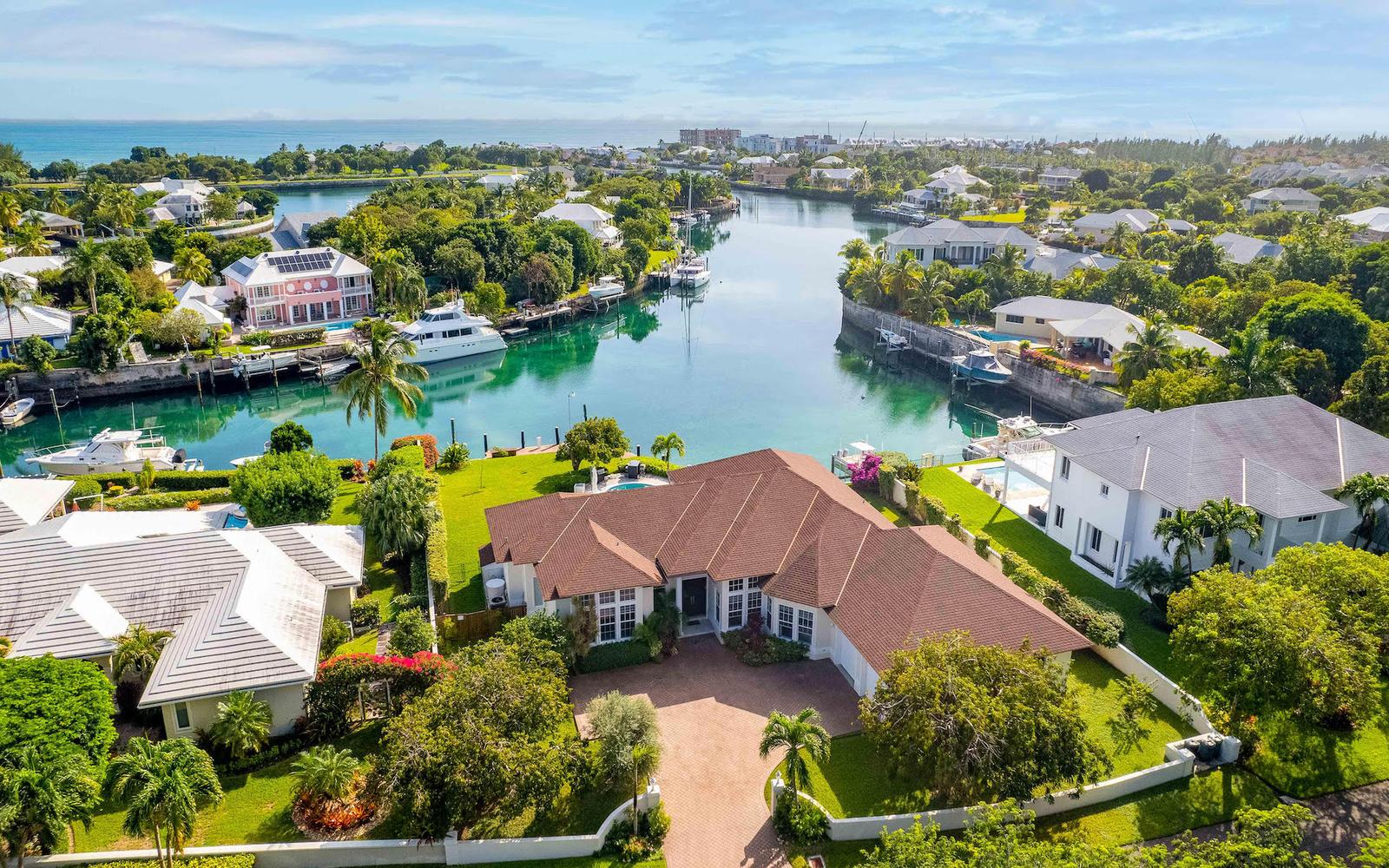 4 Bedroom Canal Front House for Sale, Port New Providence, Yamacraw, New Providence, Bahamas — photo 1