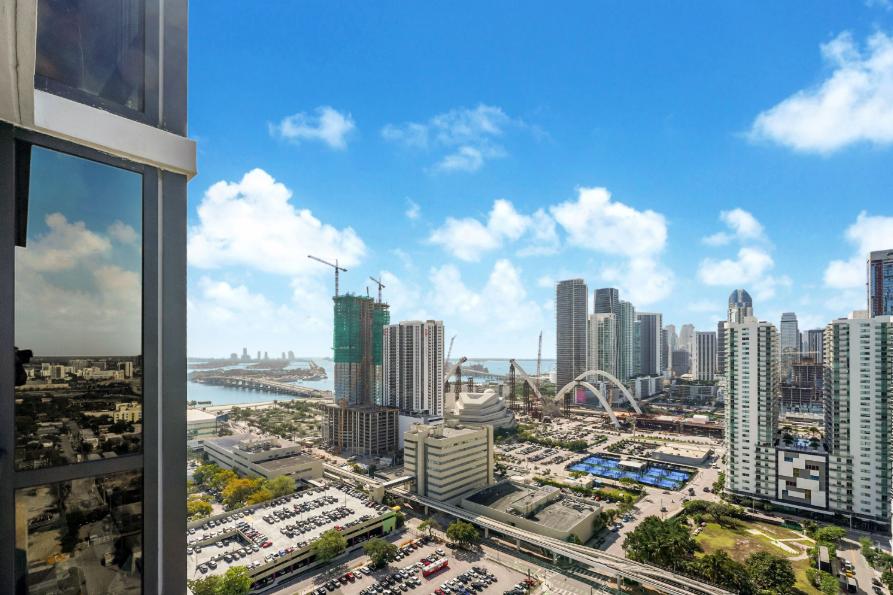Canvas Condo 2BR In Downtown Miami — photo 1