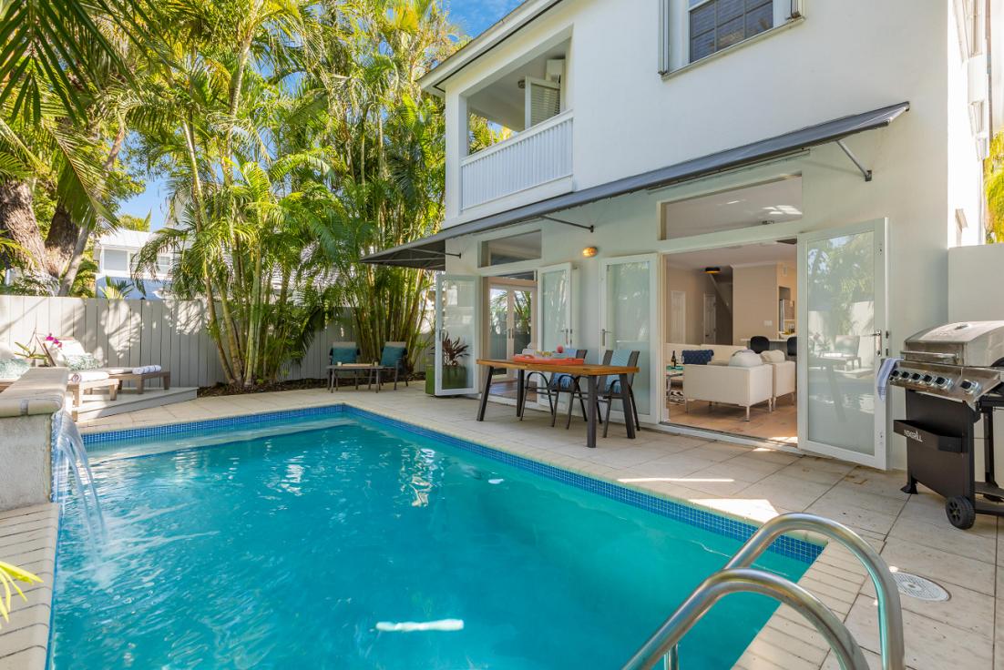 4 bedroom property for sale — photo 1