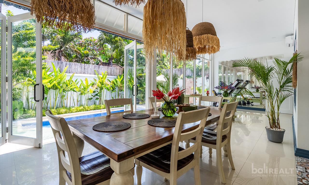 Stylish Central Seminyak Villa: A Smart Two-Bedroom Investment - 2718 — photo 5