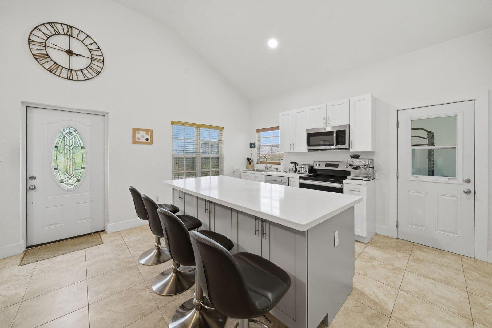 3-bedroom house in East End, Grand Cayman — photo 5