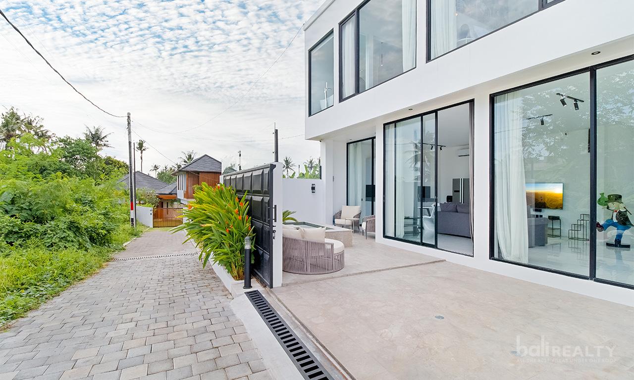 Modern Two-Bedroom Villa with Jacuzzi, 35-Year Lease, Proximity to Pererenan Beach - 2527 — photo 1