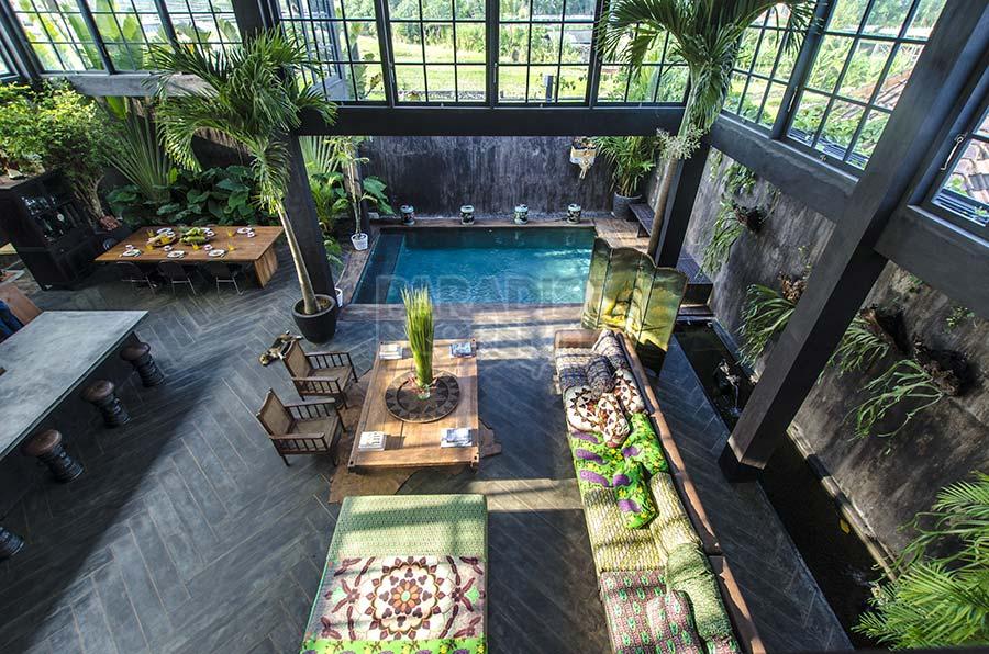 Outstanding Luxury Warehouse Villa in Batu Bolong — photo 2