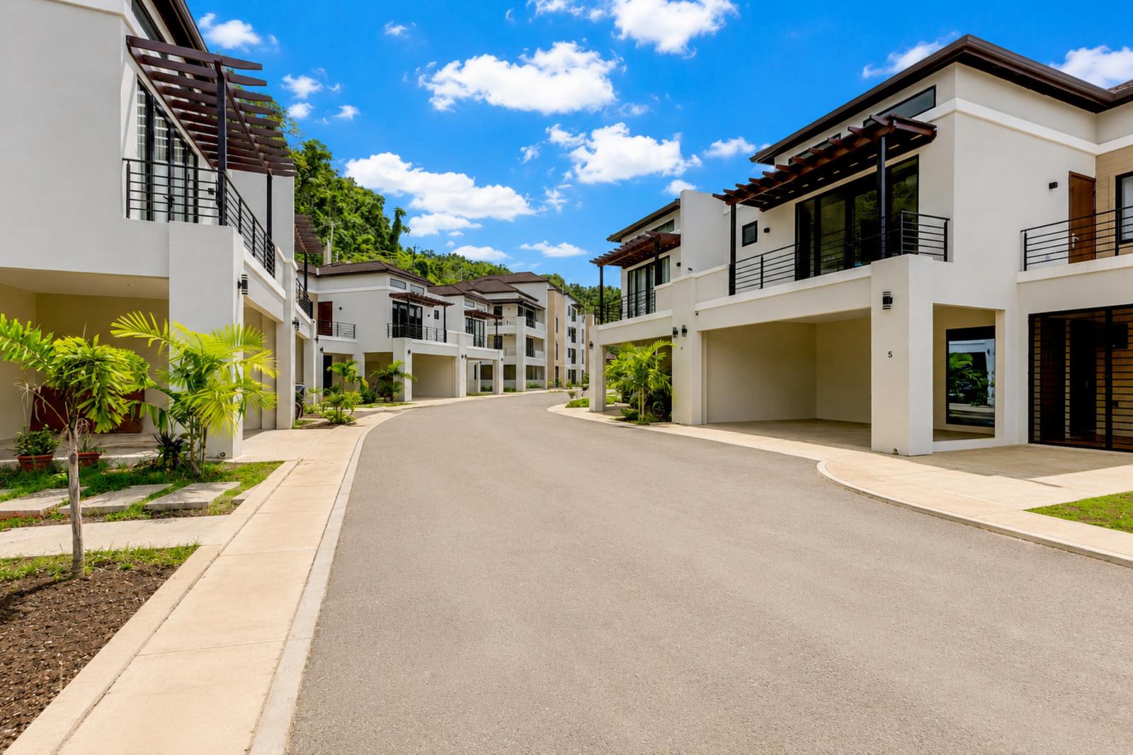 3 Bedroom Townhouse for Sale, Diamond Ridge, Kingston, Jamaica — photo 2