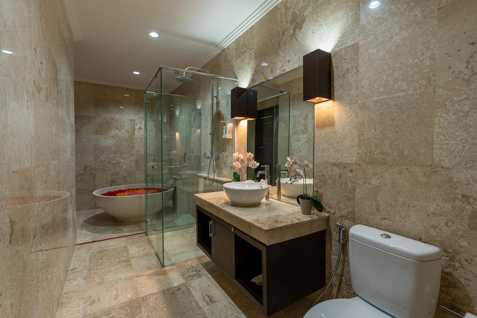 5 Bedroom Villa for Sale in Uluwatu with Sea View — photo 2