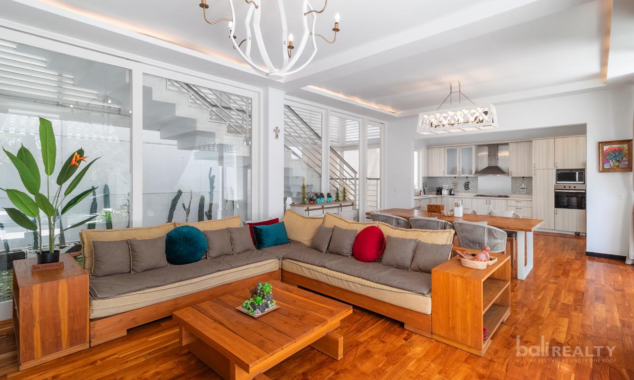 Three-Bedroom Spacious Villa in Bumbak — photo 4