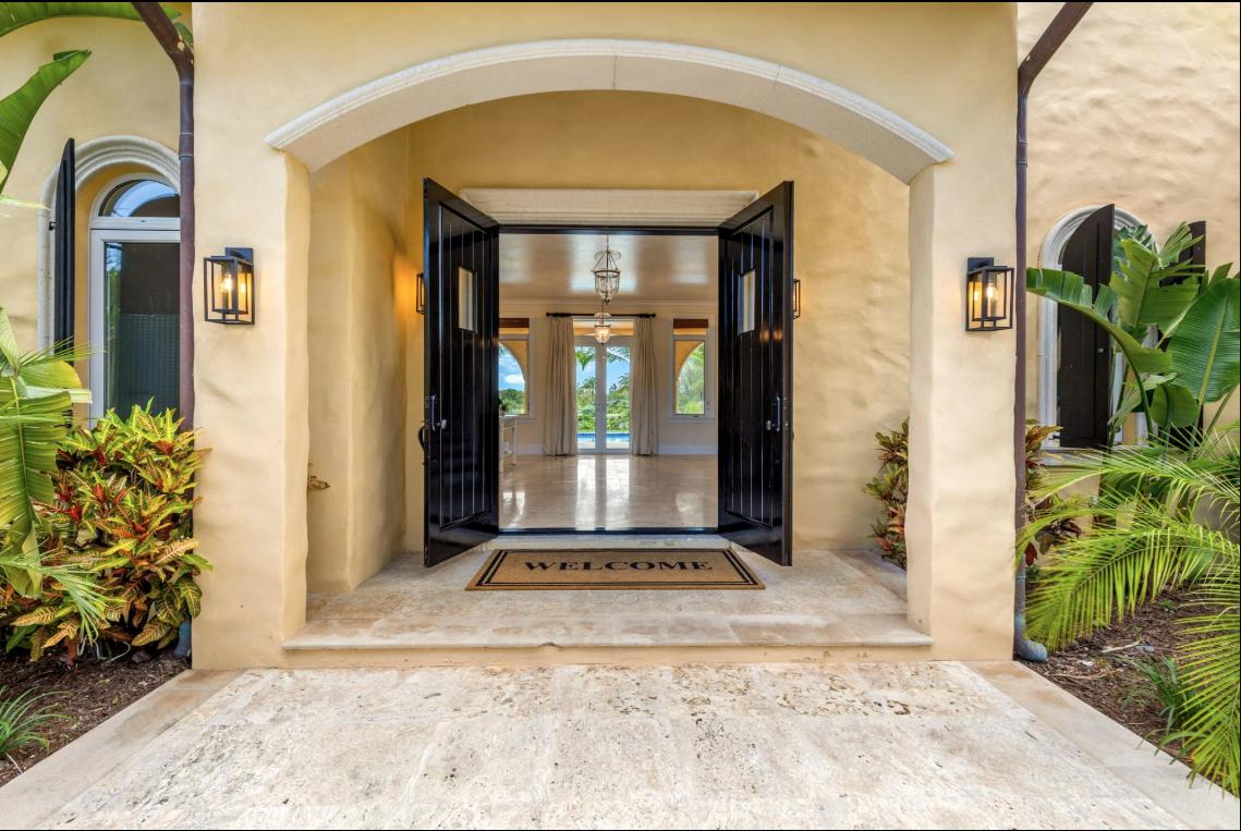 Gorgeous Waterfront Home for Sale in Old Fort Bay, Paradise Island, Bahamas — photo 2