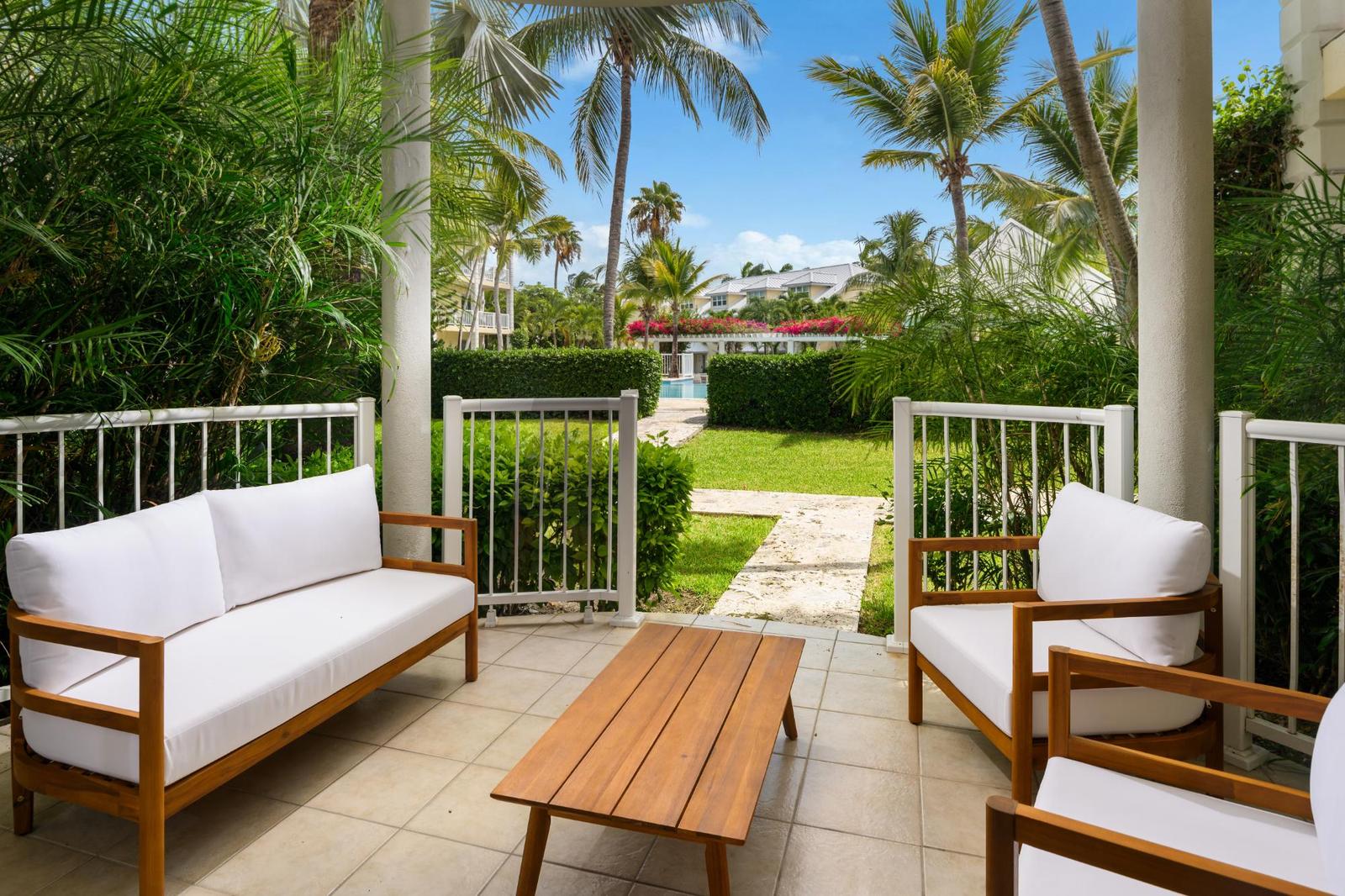 D2 The Yacht Club Townhome in Providenciales, Turks and Caicos — photo 2