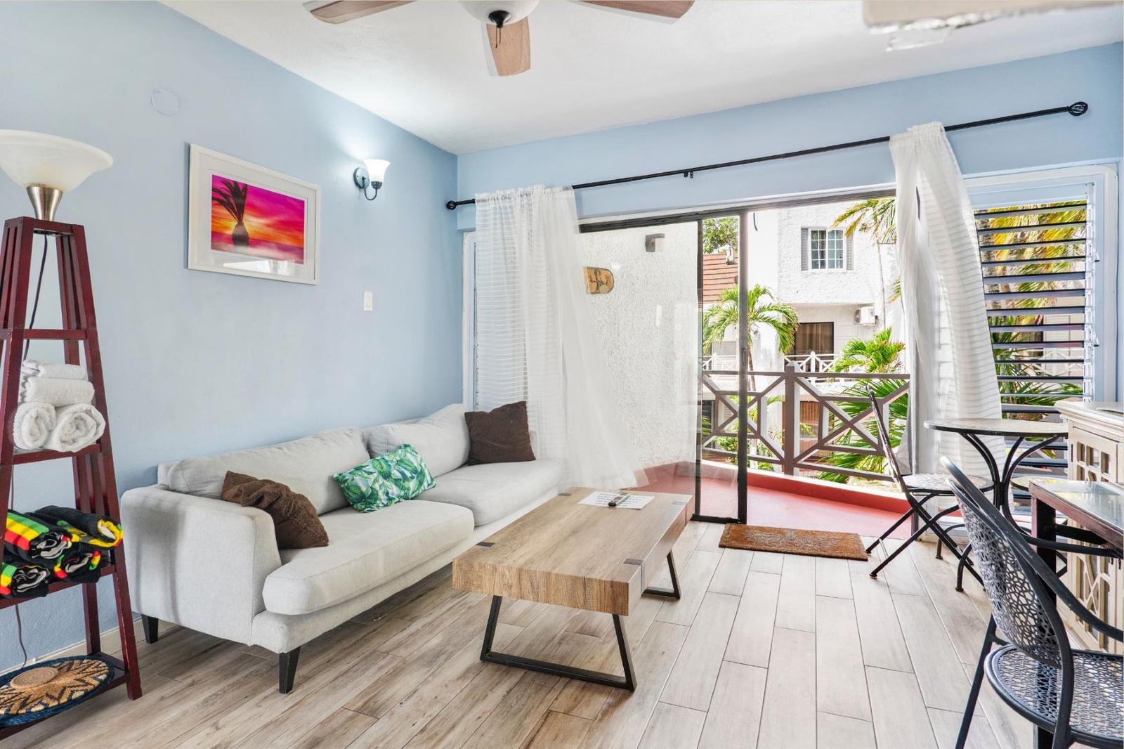 2-bedroom condo in Chrisanns Beach Resort, Tower Isle — photo 3