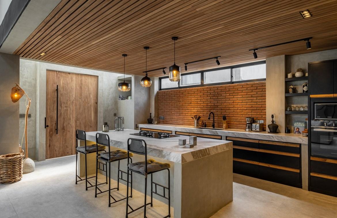 Stylish Industrial Loft Villa 850m from Berawa Beach — photo 5