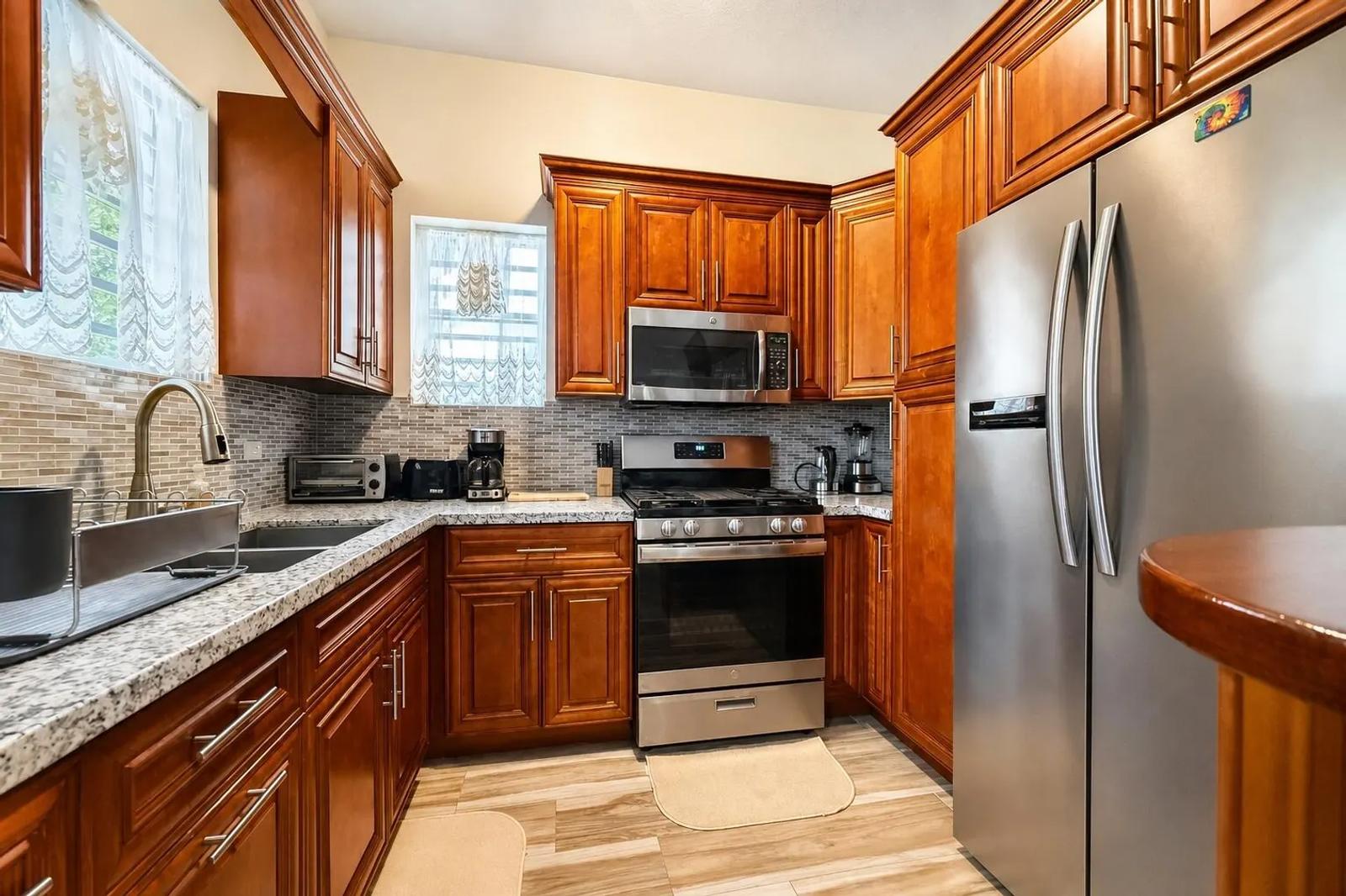 1 Bed 1 Bath Apartment in Red Hook — photo 4