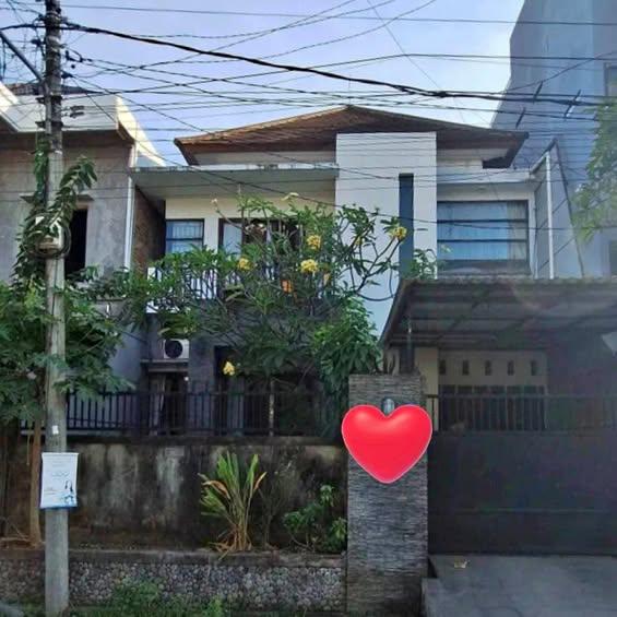 4 bedroom house in Denpasar — photo 1