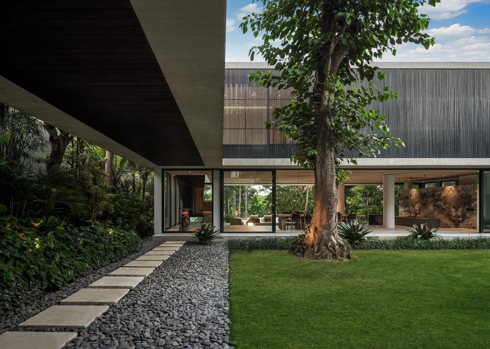 Lavish Sleek 6 Bedroom House in Bali, Indonesia — photo 3