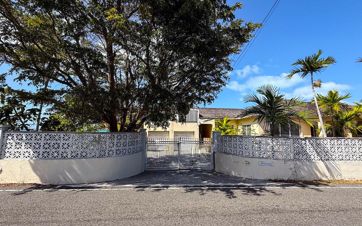 3 Bedroom Waterfront Property for Sale, Eastern Road, New Providence, Bahamas — photo 3