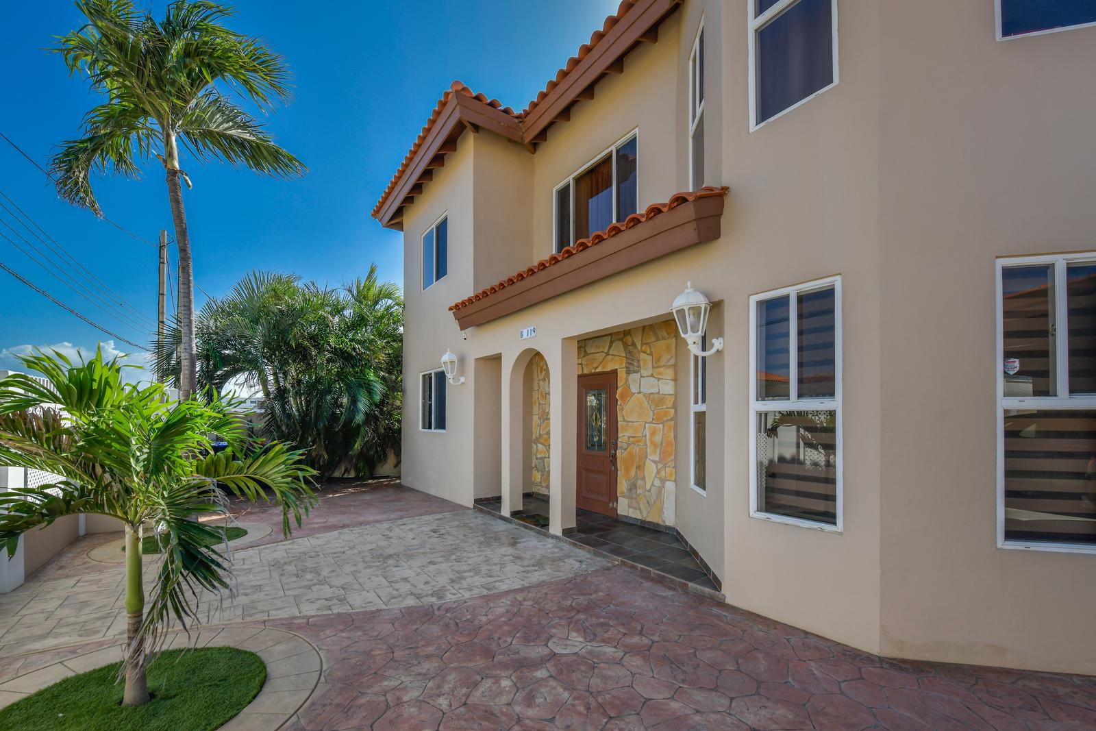 5-Bedroom Villa with Saltwater Pool in Boroncana, Noord, Aruba — photo 1